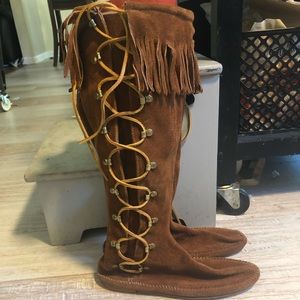 Minnetonka Brown Suede Fringe Lace-Up Boots
